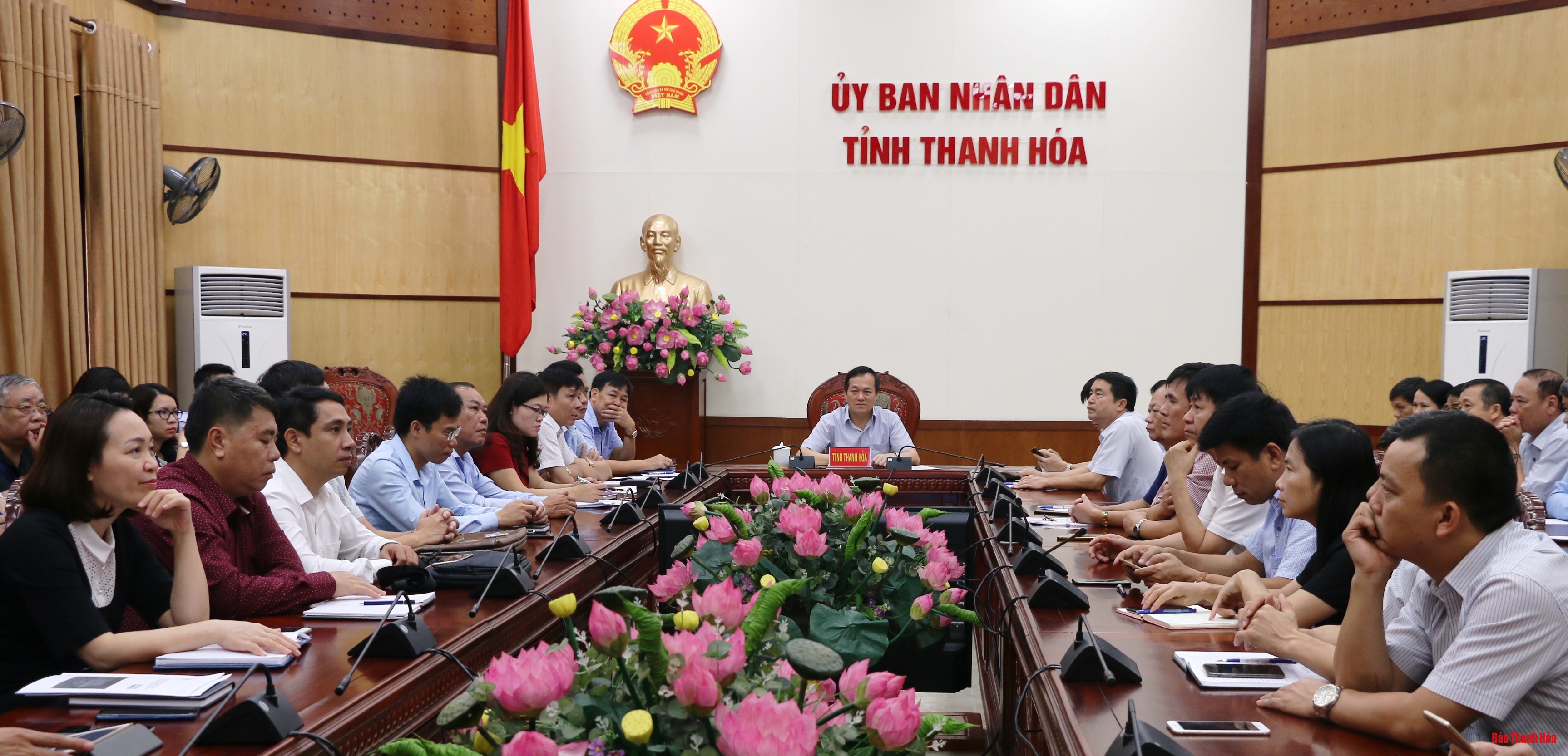 Đẩy mạnh triển khai thanh toán không dùng tiền mặt trong ngành y tế