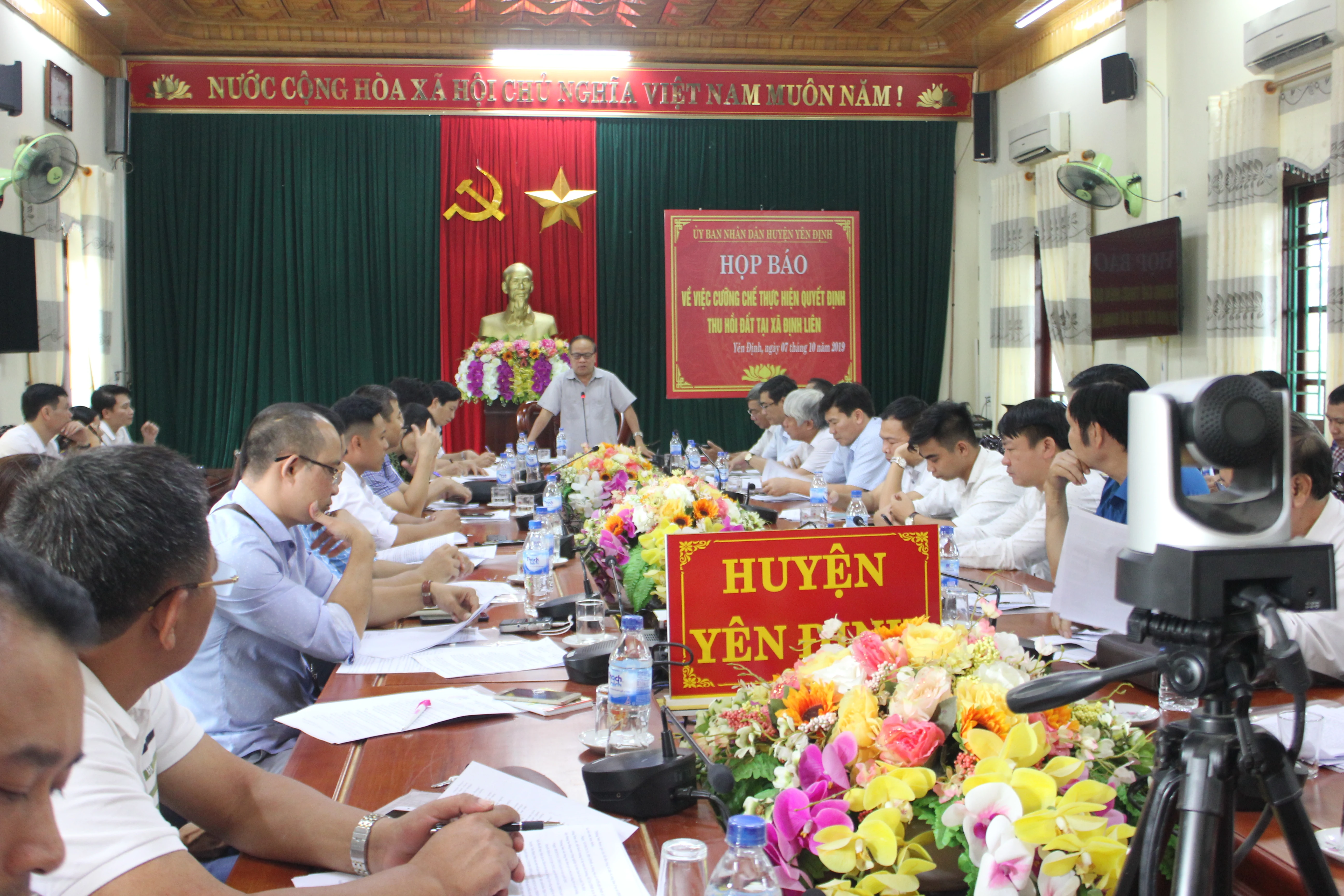Thông tin về việc cưỡng chế thu hồi đất thực hiện Dự án Đầu tư xây dựng hạ tầng Cụm công nghiệp thị trấn Quán Lào