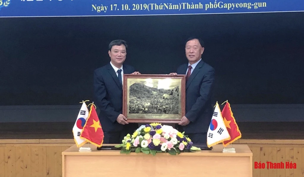Chủ tịch UBND tỉnh Nguyễn Đình Xứng thăm và làm việc tại thành phố Gapyeong (Hàn Quốc)