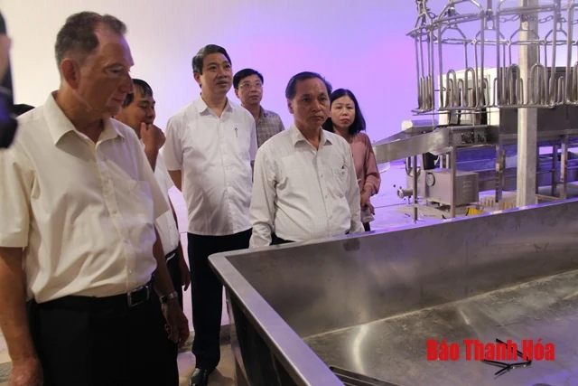 Khẩn trương hoàn thiện các hạng mục để khánh thành Nhà máy giết mổ - chế biến gia cầm xuất khẩu Viet Avis