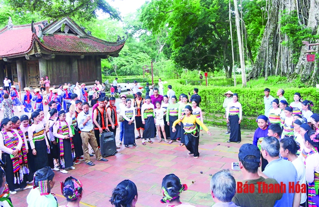 30 năm xây dựng làng, bản, tổ dân phố văn hóa: Vì một nền văn hóa tiên tiến, đậm đà bản sắc