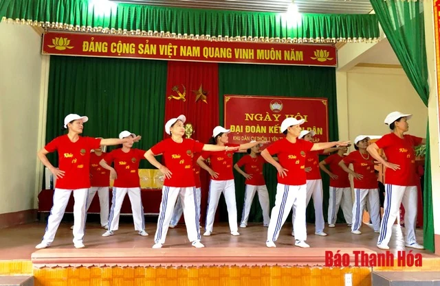 Bí thư Đảng ủy Khối các cơ quan tỉnh Trịnh Tuấn Sinh dự Ngày hội Đại đoàn kết toàn dân tộc tại khu dân cư thôn 1 Yên Trường, xã Thọ Lập