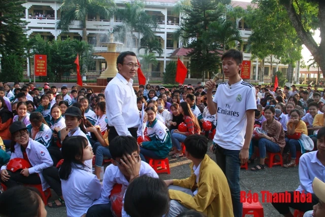 Tọa đàm về an toàn giao thông giữa chính quyền, nhà trường, gia đình, học sinh