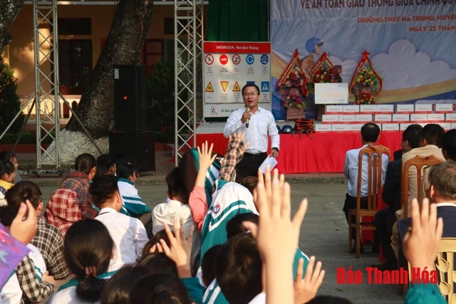 Tọa đàm về an toàn giao thông giữa chính quyền, nhà trường, gia đình, học sinh