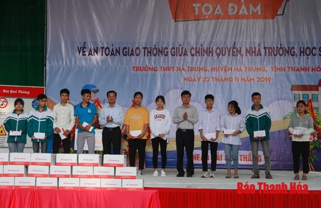 Tọa đàm về an toàn giao thông giữa chính quyền, nhà trường, gia đình, học sinh