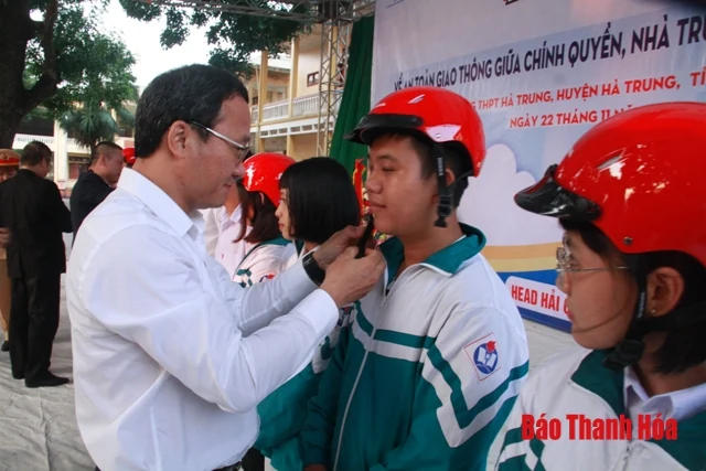 Tọa đàm về an toàn giao thông giữa chính quyền, nhà trường, gia đình, học sinh