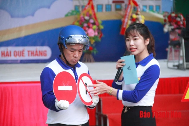 Tọa đàm về an toàn giao thông giữa chính quyền, nhà trường, gia đình, học sinh