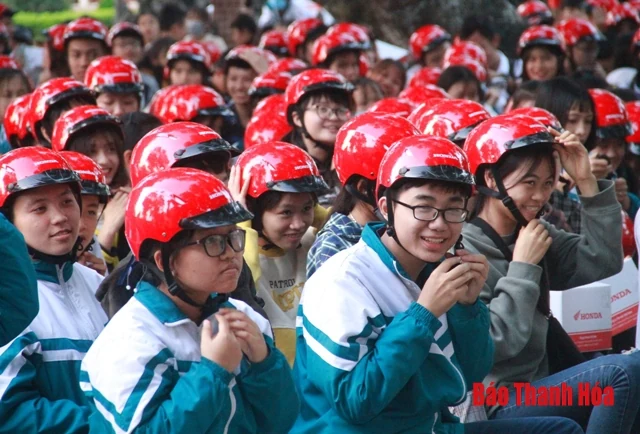 Tọa đàm về an toàn giao thông giữa chính quyền, nhà trường, gia đình, học sinh