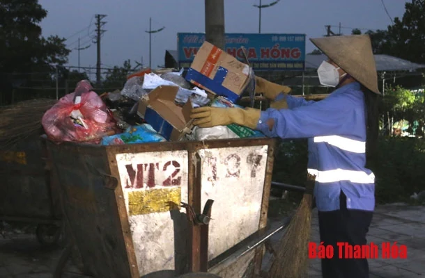 Lặng thầm nghề làm sạch phố phường