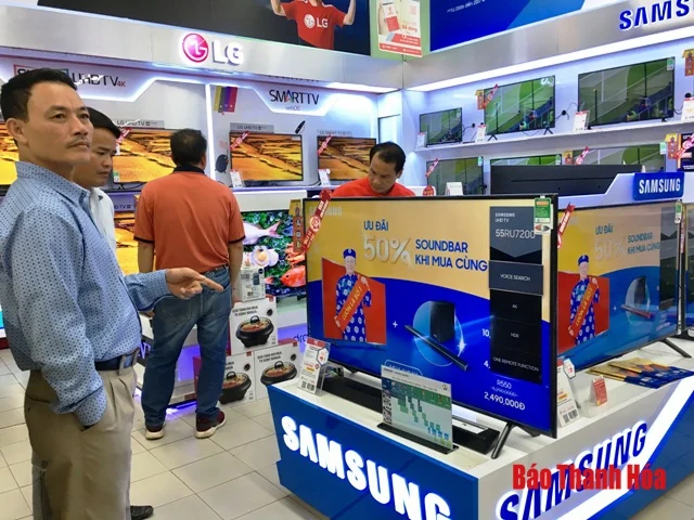 Sôi động thị trường hàng hóa Tết Nguyên đán