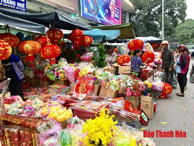 Sôi động thị trường hàng hóa Tết Nguyên đán