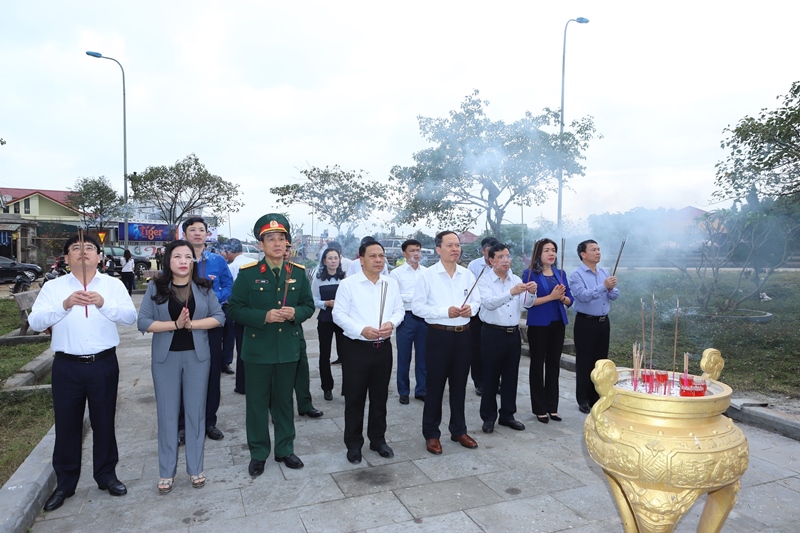 Đoàn đại biểu tỉnh Thanh Hóa viếng Đại tướng Võ Nguyên Giáp và các anh hùng liệt sĩ tại tỉnh Quảng Bình, Quảng Trị