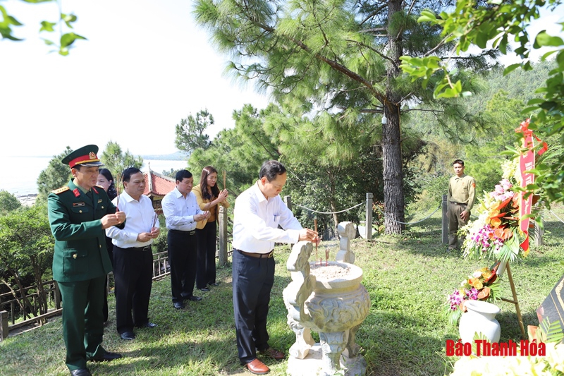 Đoàn đại biểu tỉnh Thanh Hóa viếng Đại tướng Võ Nguyên Giáp và các anh hùng liệt sĩ tại tỉnh Quảng Bình, Quảng Trị