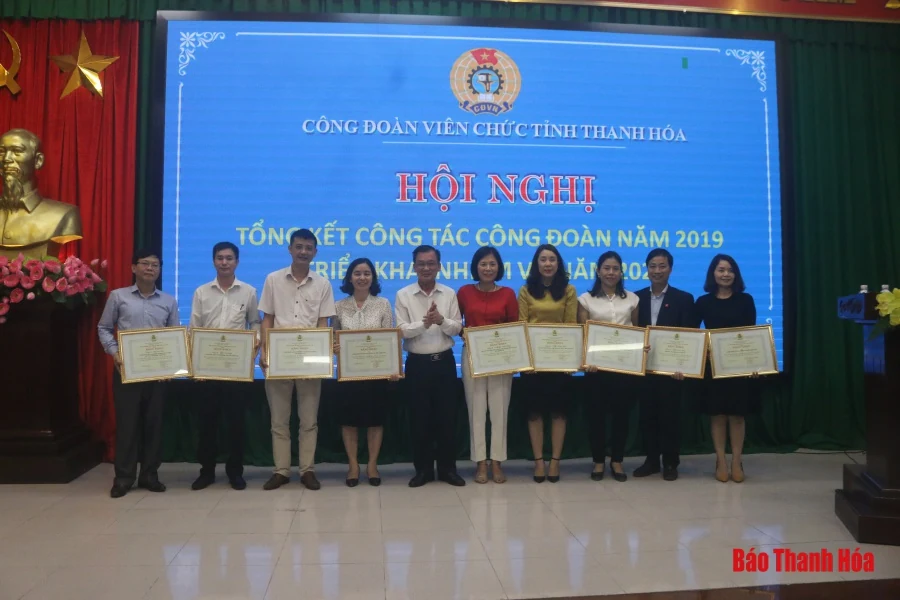 Đẩy mạnh các phong trào thi đua trong cán bộ, công chức, viên chức và đoàn viên công đoàn