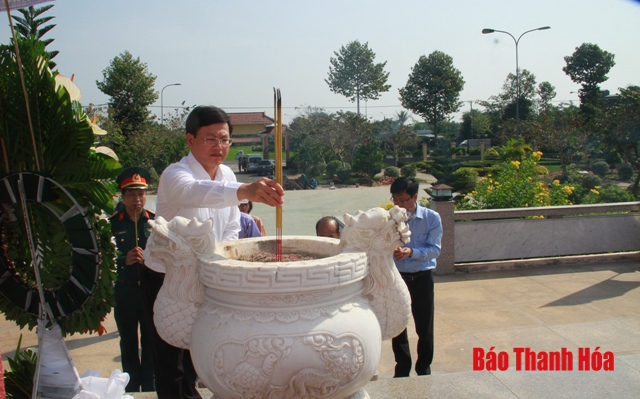 Đoàn đại biểu tỉnh Thanh Hóa dâng hương các nghĩa trang liệt sỹ tại thành phố Cần Thơ và tỉnh Tây Ninh