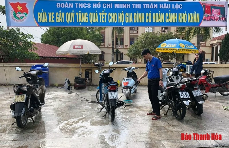 Rửa xe gây quỹ ủng hộ chương trình “Tết cho người nghèo”