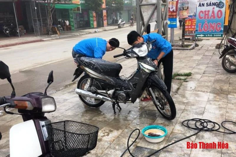 Rửa xe gây quỹ ủng hộ chương trình “Tết cho người nghèo”
