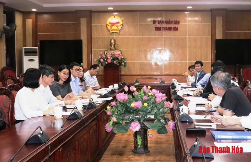 Chủ tịch UBND tỉnh Nguyễn Đình Xứng làm việc với Đoàn công tác của Ngân hàng thế giới