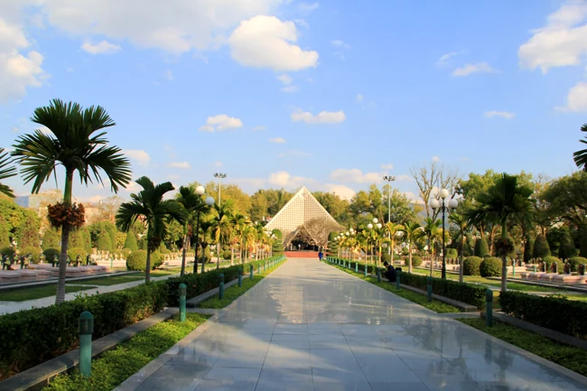 Đoàn đại biểu tỉnh Thanh Hóa viếng các anh hùng, liệt sĩ tại tỉnh Điện Biên