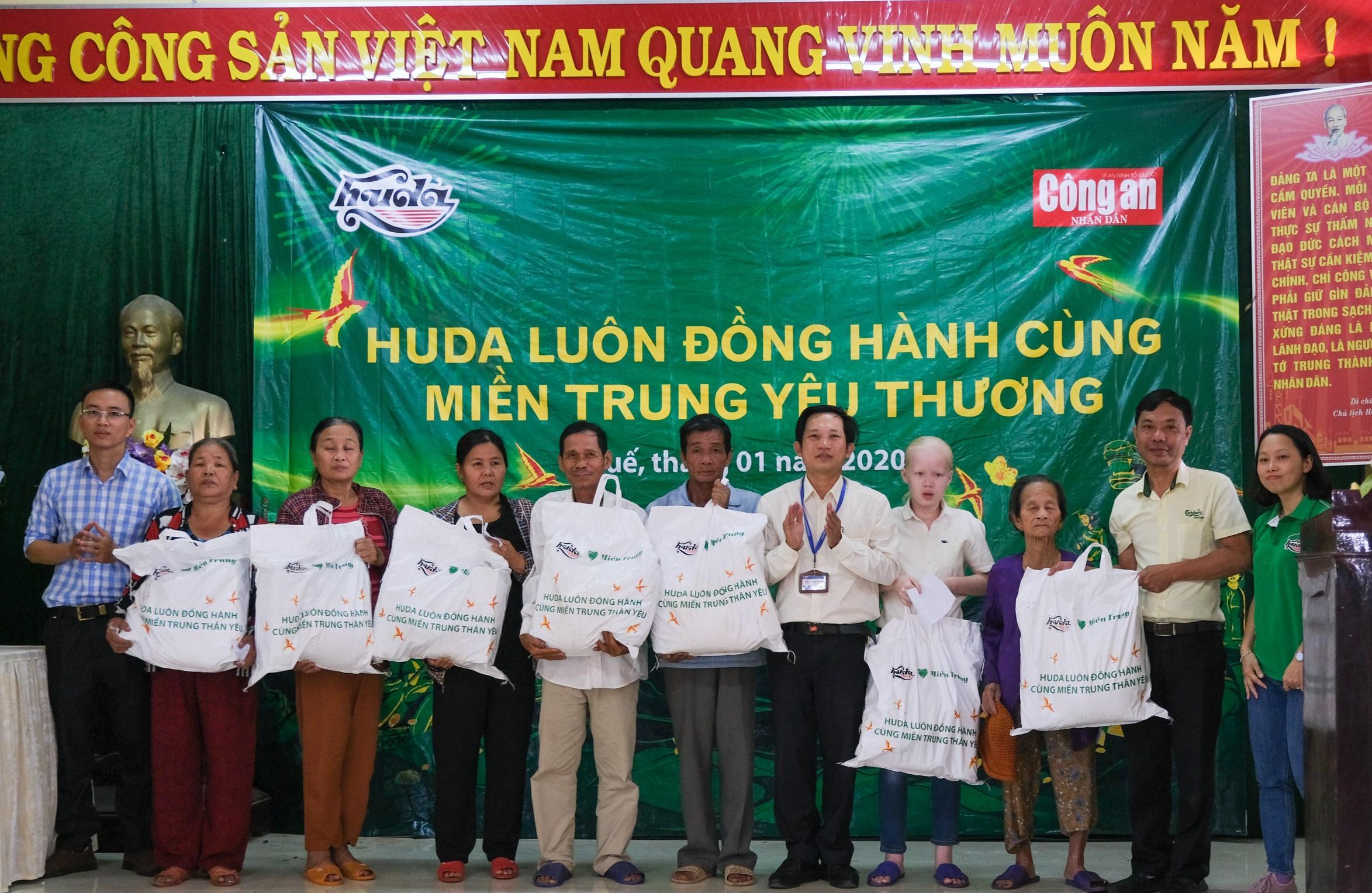 8.000 phần quà đầu Xuân được Huda trao tận tay bà con 9 tỉnh miền Trung