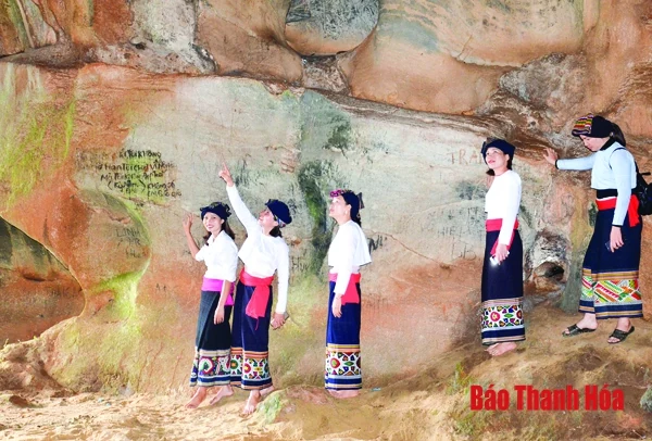 Kỳ bí hang Mường