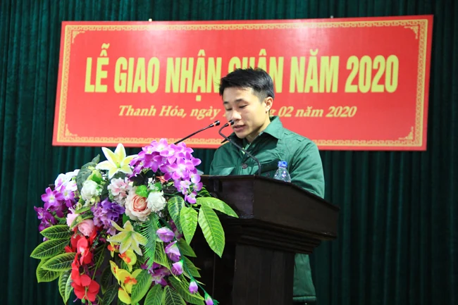 Phó Bí thư Tỉnh ủy Đỗ Minh Tuấn dự lễ giao nhận quân tại huyện Ngọc Lặc