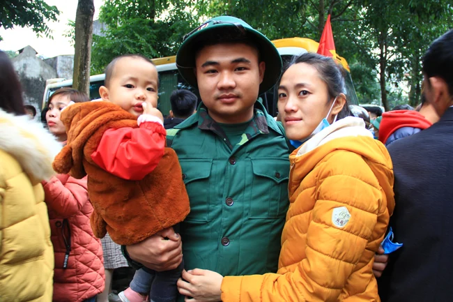 Phó Bí thư Tỉnh ủy Đỗ Minh Tuấn dự lễ giao nhận quân tại huyện Ngọc Lặc