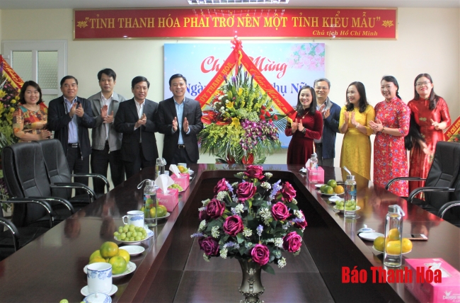 Phó Bí thư Thường trực Tỉnh ủy, Trưởng Đoàn ĐBQH tỉnh Đỗ Trọng Hưng chúc mừng Hội LHPN tỉnh nhân Ngày Quốc tế Phụ nữ 8-3