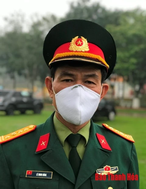 Trao giấy chứng nhận công dân hoàn thành thời gian cách ly phòng chống dịch COVID-19