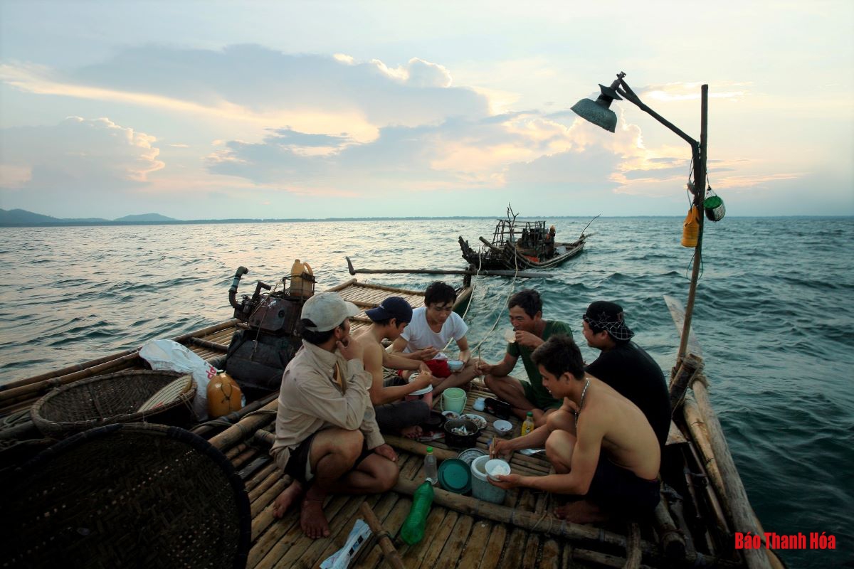 Bè mảng ra khơi