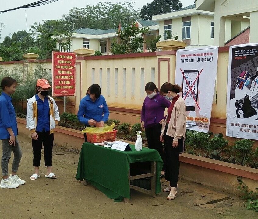 Phụ nữ huyện Ngọc Lặc tích cực phòng chống COVID-19