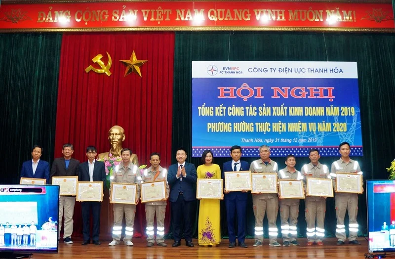 Công ty Điện lực Thanh Hóa – Lá cờ đầu trong công tác kinh doanh và dịch vụ khách hàng của tỉnh nhà