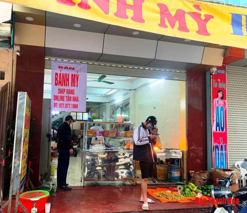 Nở rộ dịch vụ ship đồ ăn tận nhà trong mùa dịch COVID-19