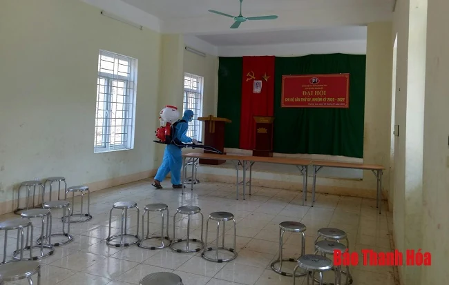 Đồn Biên phòng cửa khẩu Tén Tằn phun hóa chất phòng dịch COVID-19