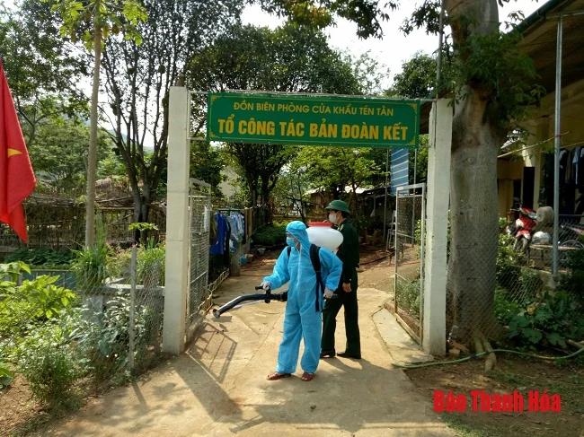 Đồn Biên phòng cửa khẩu Tén Tằn phun hóa chất phòng dịch COVID-19