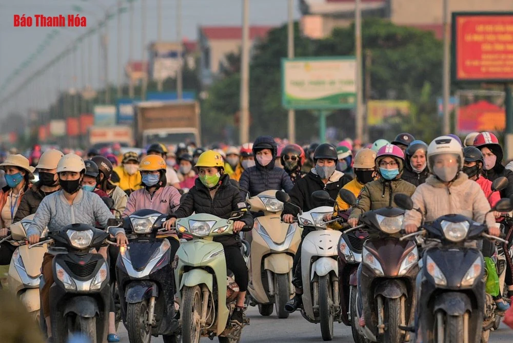 TP Thanh Hóa: Công nhân chen chân giờ tan ca trong những ngày cách ly xã hội