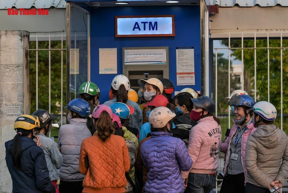 TP Thanh Hóa: Công nhân chen chân giờ tan ca trong những ngày cách ly xã hội