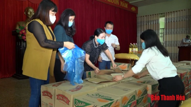 Hội LHPN huyện Vĩnh Lộc trao tặng 150 suất quà cho các hộ nghèo, có hoàn cảnh khó khăn