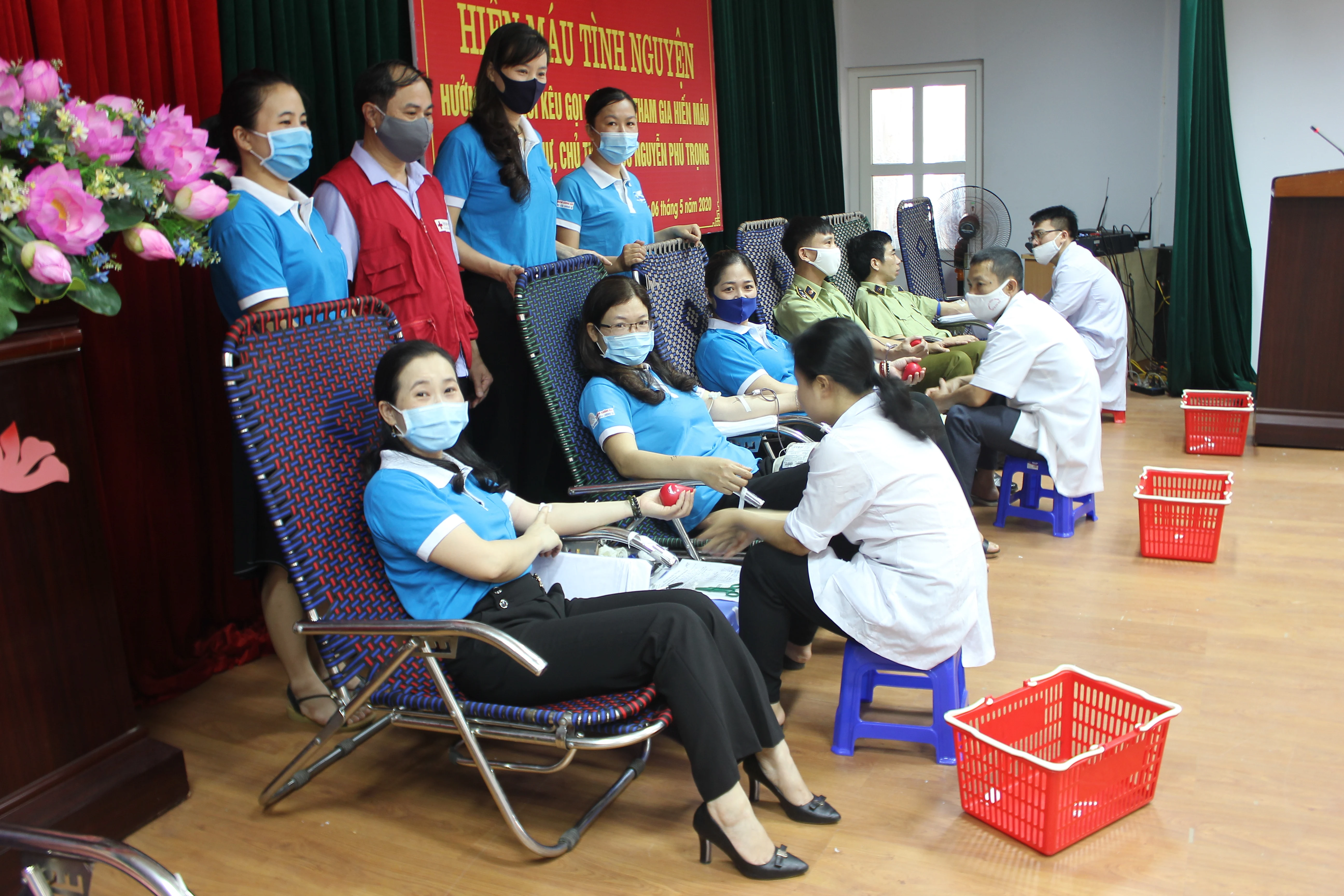 Cơ quan Ủy ban MTTQ, Cục Quản lý thị trường tỉnh hiến máu tình nguyện