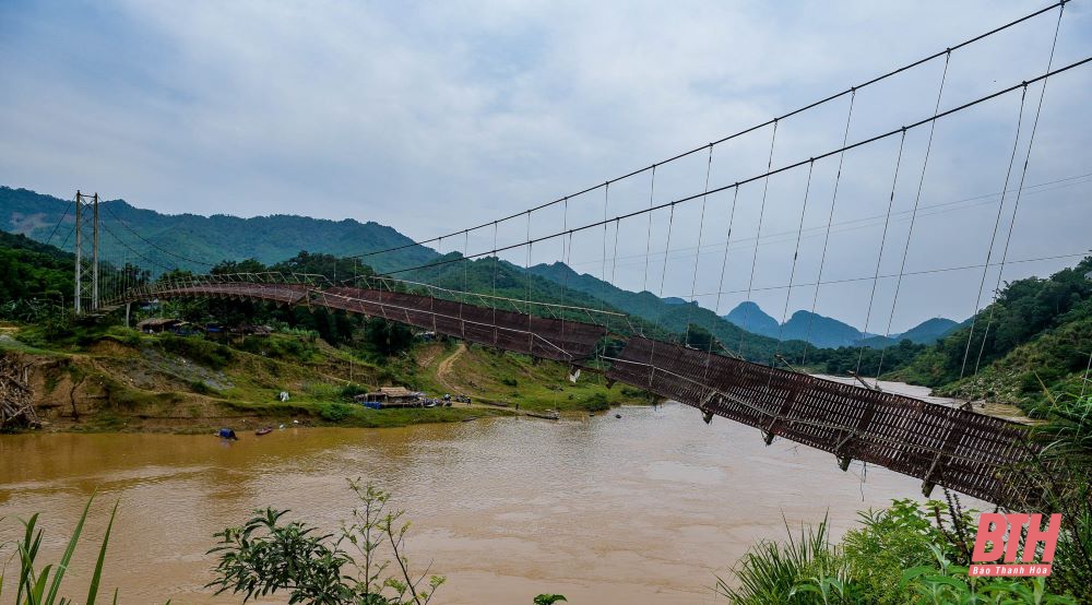 Hai năm chưa sửa được cầu, dân bản nghèo lo lắng trước mùa mưa bão