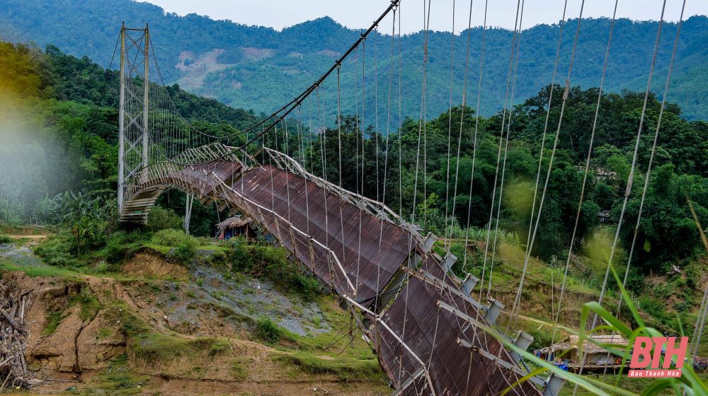 Hai năm chưa sửa được cầu, dân bản nghèo lo lắng trước mùa mưa bão