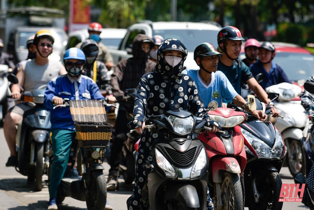 TP Thanh Hóa: Người lao động vất vả mưu sinh dưới trời nắng nóng