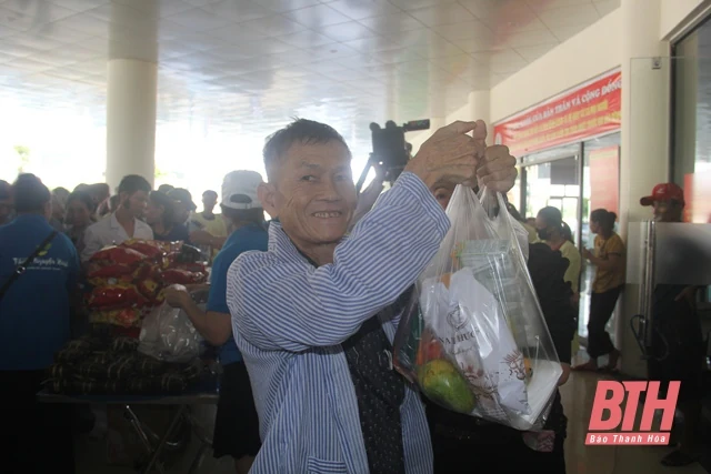 Phiên chợ 0 đồng cho bệnh nhân khó khăn