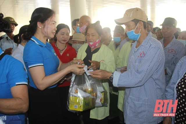 Phiên chợ 0 đồng cho bệnh nhân khó khăn