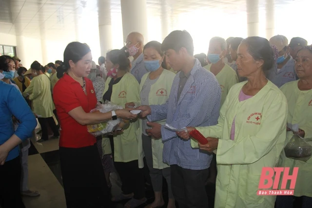 Phiên chợ 0 đồng cho bệnh nhân khó khăn
