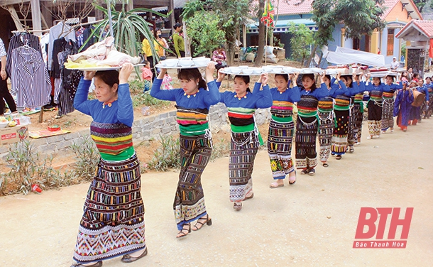 Đậm đà bản sắc tộc người