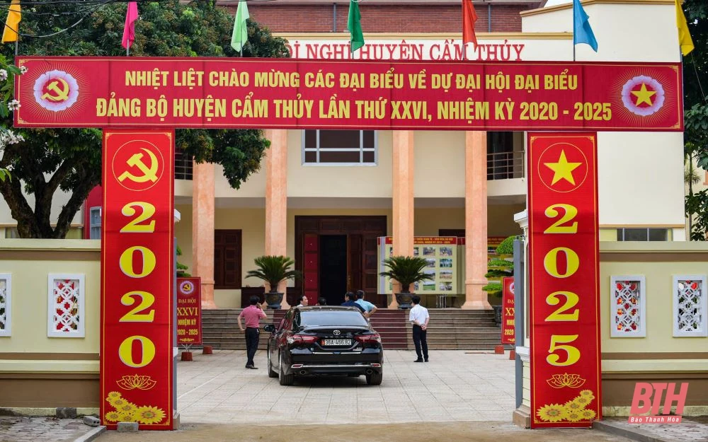 Cẩm Thủy rực rỡ cờ hoa trước ngày đại hội Đảng bộ huyện