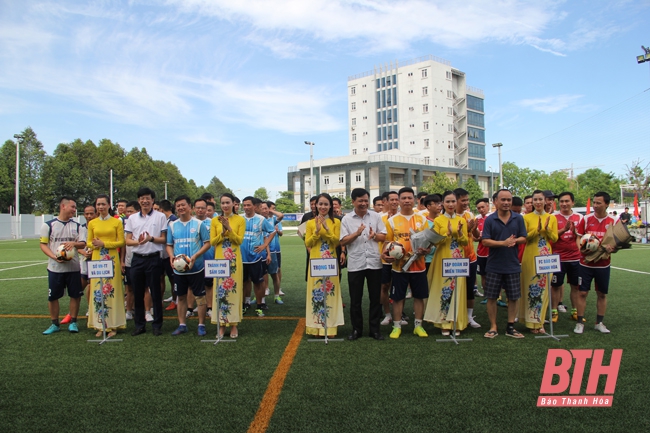 Sôi nổi Giải bóng đá tứ hùng tranh cúp FC Báo chí Thanh Hóa