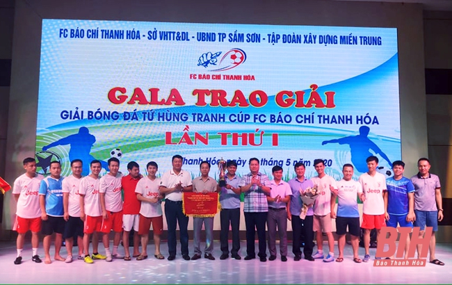 Sôi nổi Giải bóng đá tứ hùng tranh cúp FC Báo chí Thanh Hóa