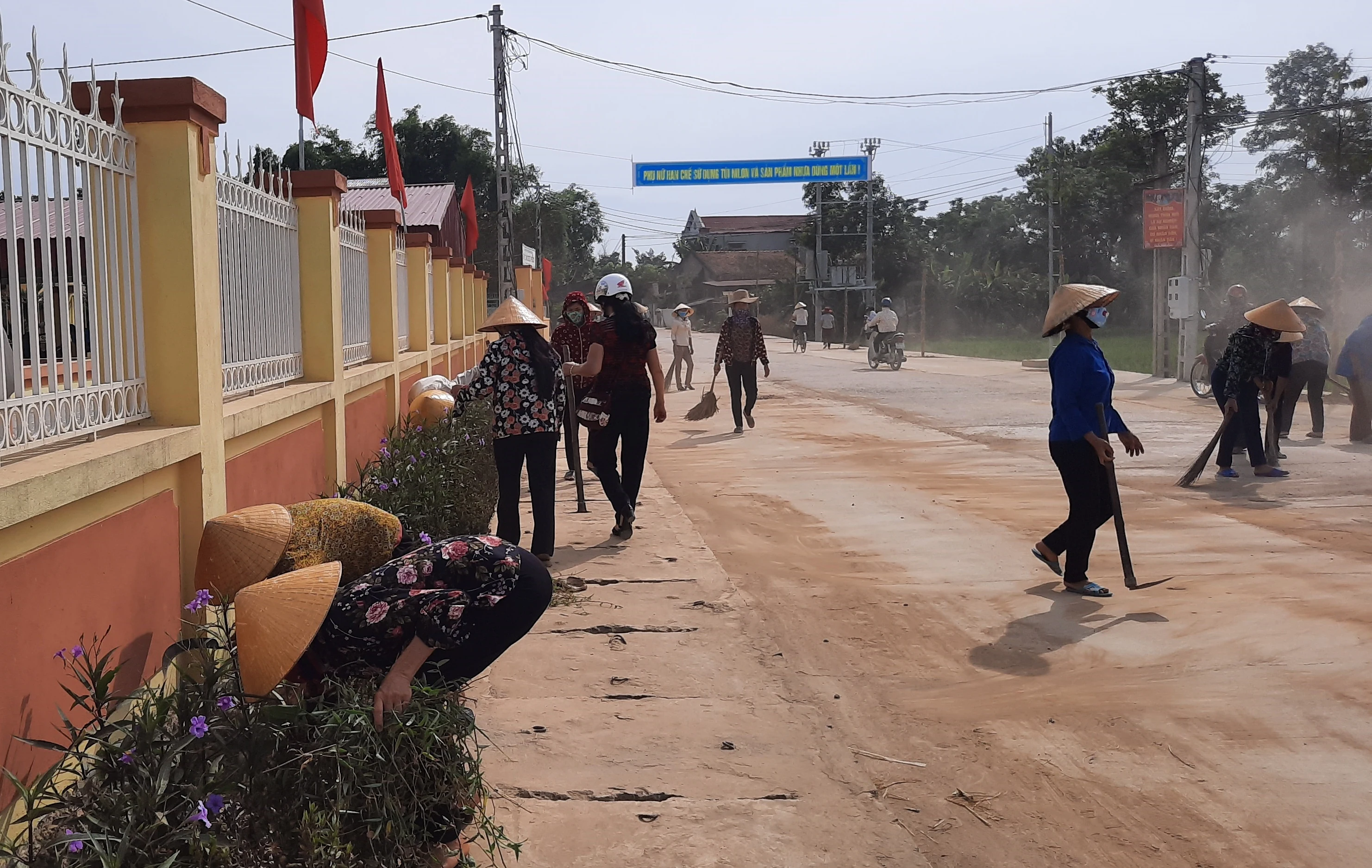 Hội LHPN Thanh Hóa ra quân hưởng ứng Ngày môi trường thế giới